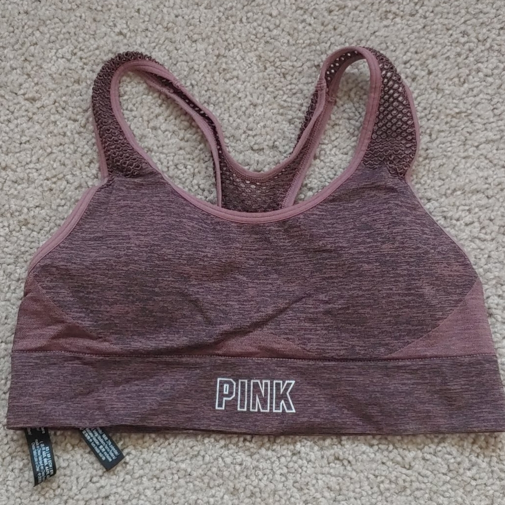 Seamless lightly lined sports bra!